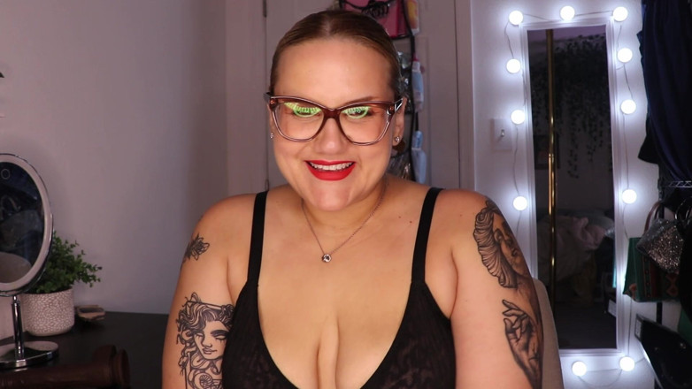 Valentina Lunarae: Horny Luna Love Sends a Special Message