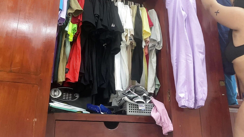 Katrina4deluxe: Kamera amatur di bilik adik tiri saya jururawat di Brazil