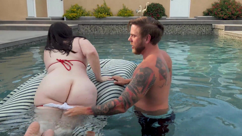 Steve Rickz: Blowjob &amp; Ass Eating in the Pool - BBW Gets Big Booty...