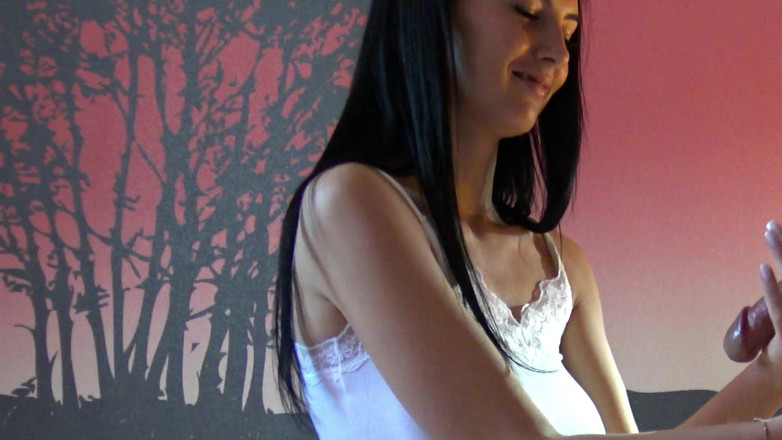 Ignoring Handjobs: 火辣黑发女郎鸡巴挑逗