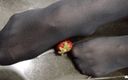 Mistress Legs: Zerquetschende erdbeeren mit high heels