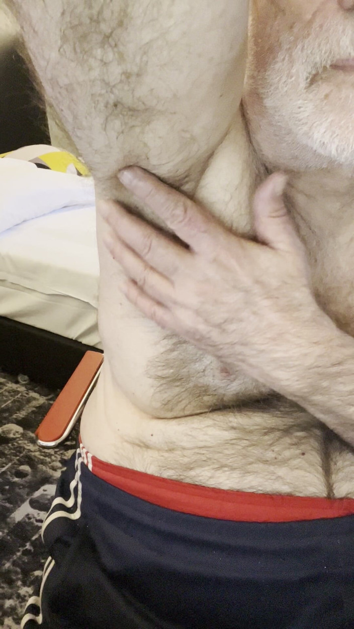 Coach Karl dude lodge: Ketiak si pelatih furry karl