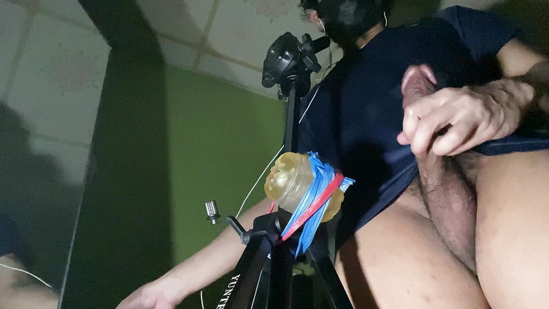 SinglePlayerBKK: 和 Fleshjack 站着撸管。