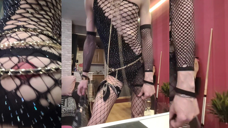 VaneSsa BiTCHx: Ayo, bersiap-siap, mengisap kontol, pria itu akan datang