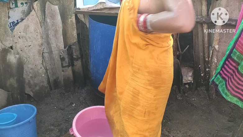 Anita yadav: Taniec z kąpielą