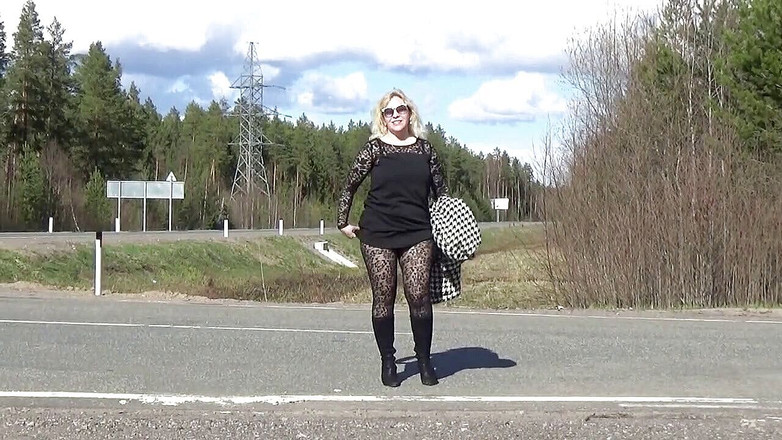 Nylon-Heels: Ragazza cattiva sulla strada