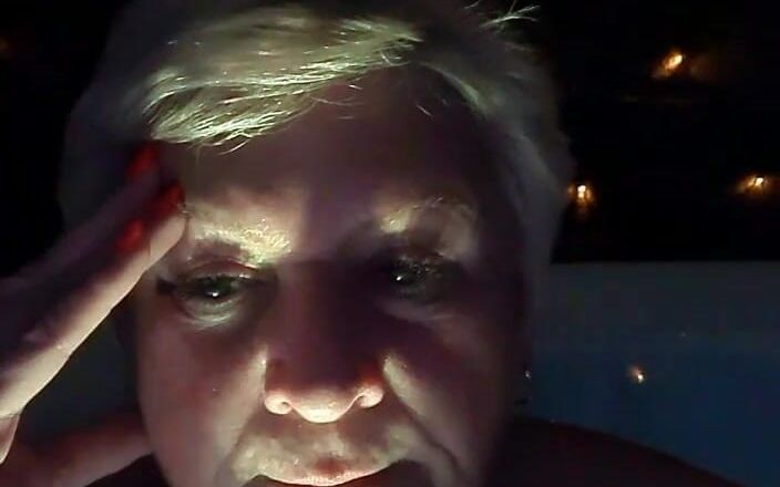 UK Joolz: Stream started at 09/25/2022 06:27 pm Good evening from my hot tub...