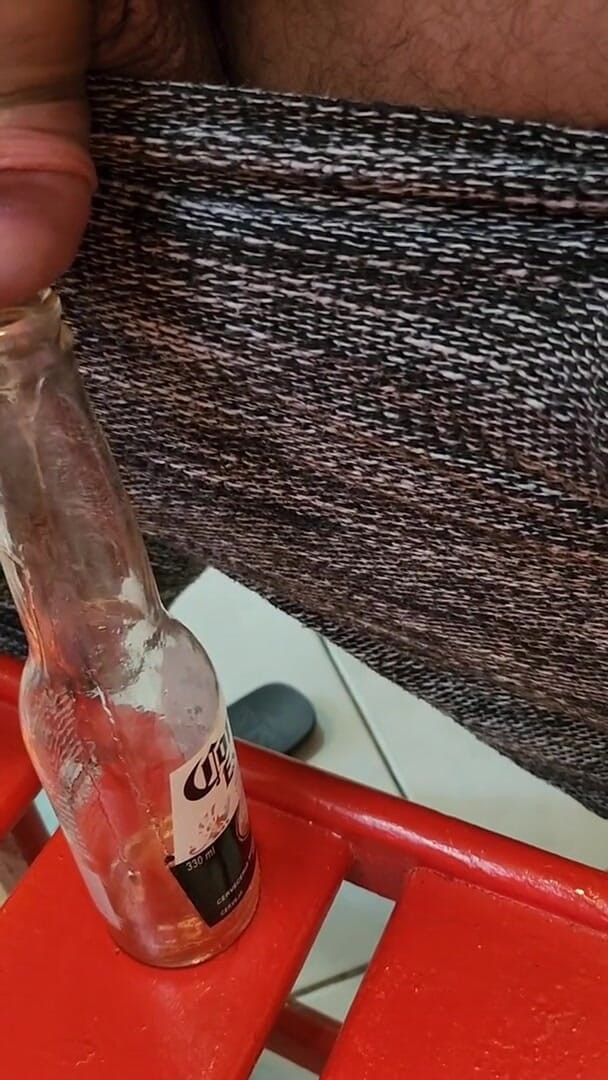 Pietro Montoya: Memberikan Sebotol Kencing Kepada Cinta Saya