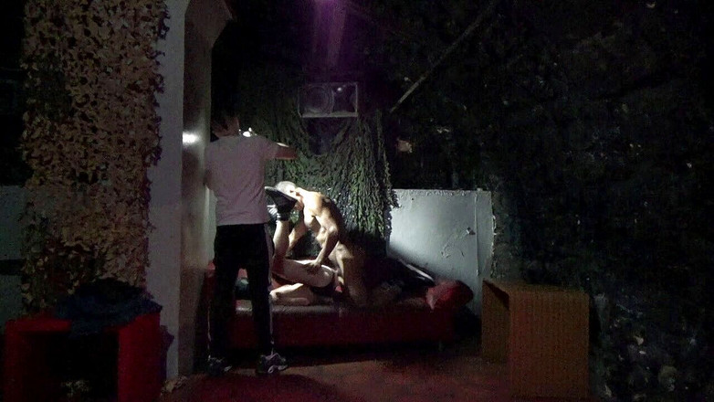 RAW PORN SPY CAM: Video dengan Kevin dipancut dalam oleh Leon