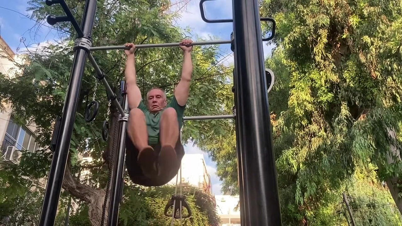 Alex Igogo: 我会自慰并去撸管