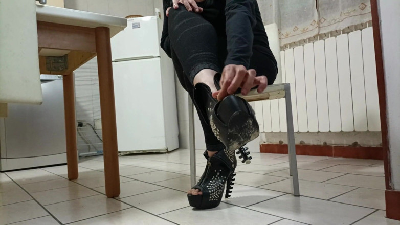 Bergami Melissa: Padronadominasi: jilat kaki pecundangku