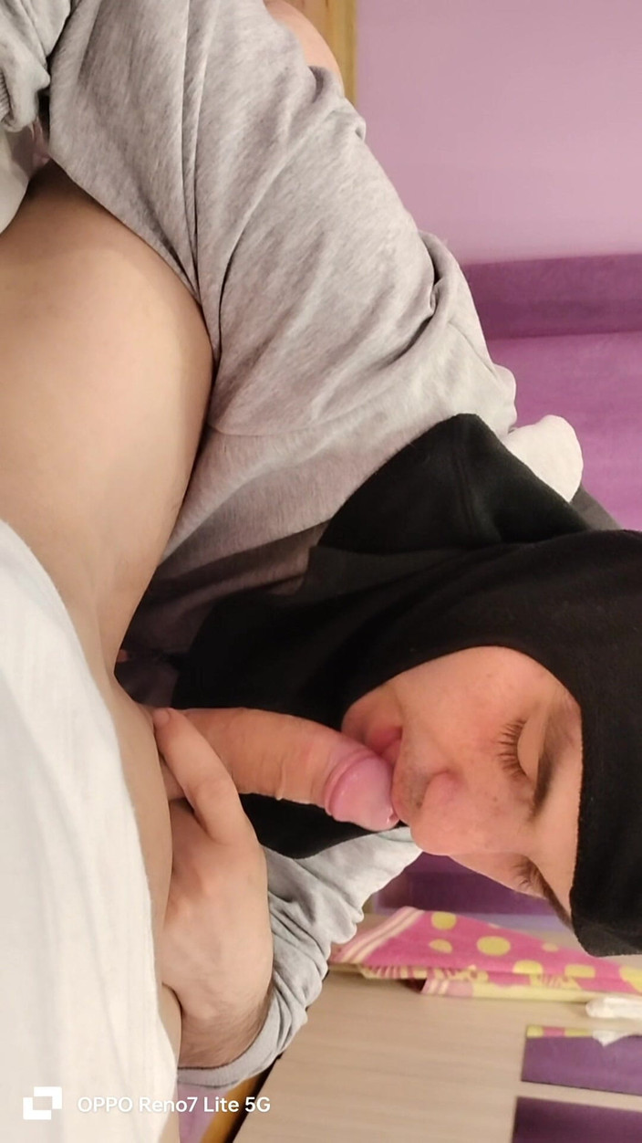 nikoniko2610: 男孩吮吸鸡巴