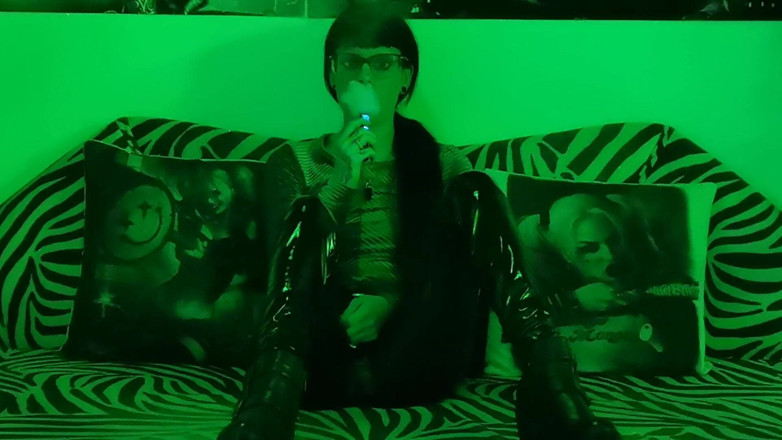 Beth Kinky: Smoking mistress cam