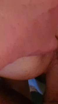 Encore baisée après le creampie