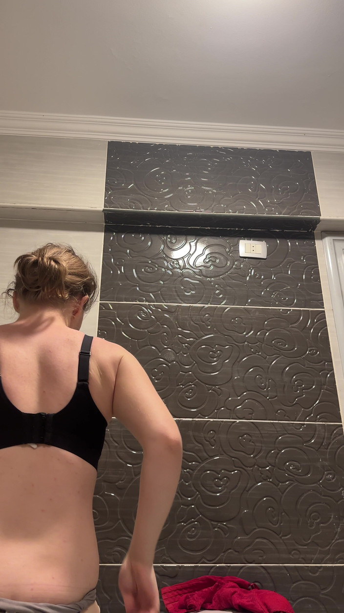 SweetLucy96: Heißer Strip Im Bad