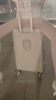 Bentuk tubuh sempurna, stoking, sepatu hak tinggi, pramugari, telanjang di luar ruangan, mengekspos toilet umum bandara, sperma oral di dalam