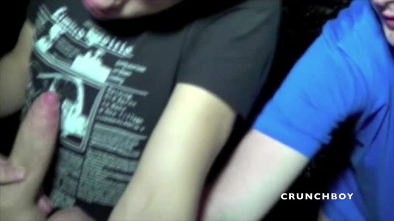 Crunch Boy: Gangbang-blowjob beim cruisen
