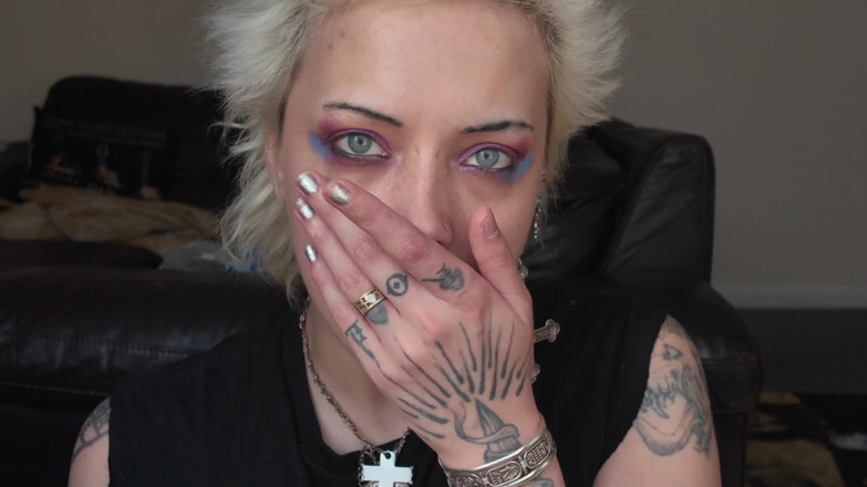 Glitterqueen1999: 4K - pentectomia gigante - piccolo uomo nel mio cibo