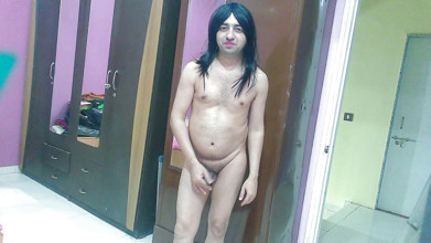 Cute & Nude Crossdresser