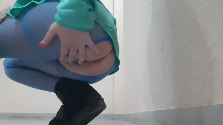 Putana dreams: Woow look she going outside without panties sexy ass and...