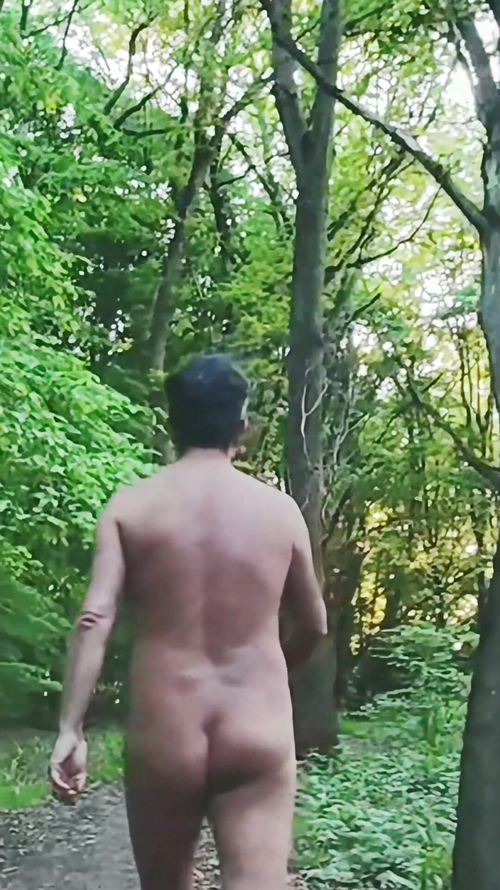 MaleModel: Cammina nuda, poi sega e sborra