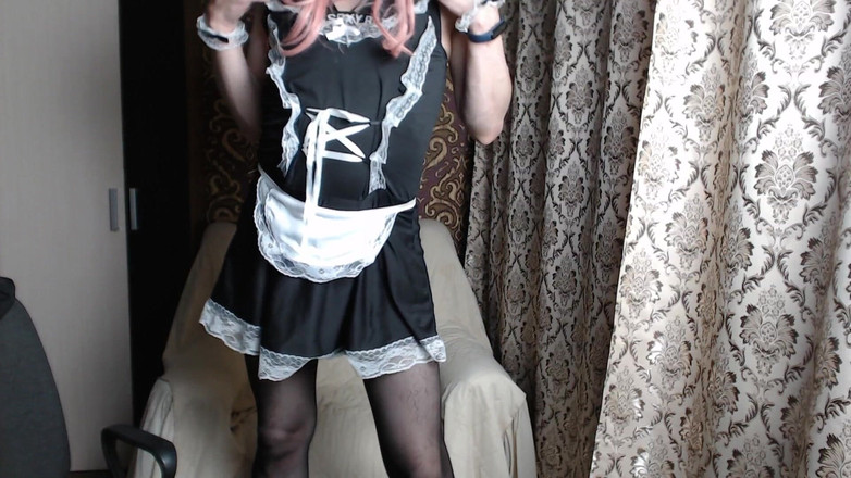 violet_bisex: Transvestit, Promiskuitives Webcam-girl in Einem Dienstmädchenkleid Zieht Sich Aus Und...