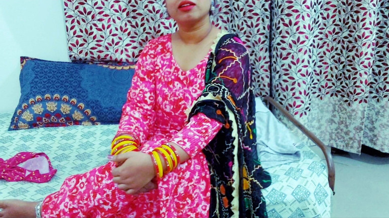 Desi Pari Bhabhi: L'arrapante matrigna XXX scopata duramente fino all'orgasmo con audio hindi...