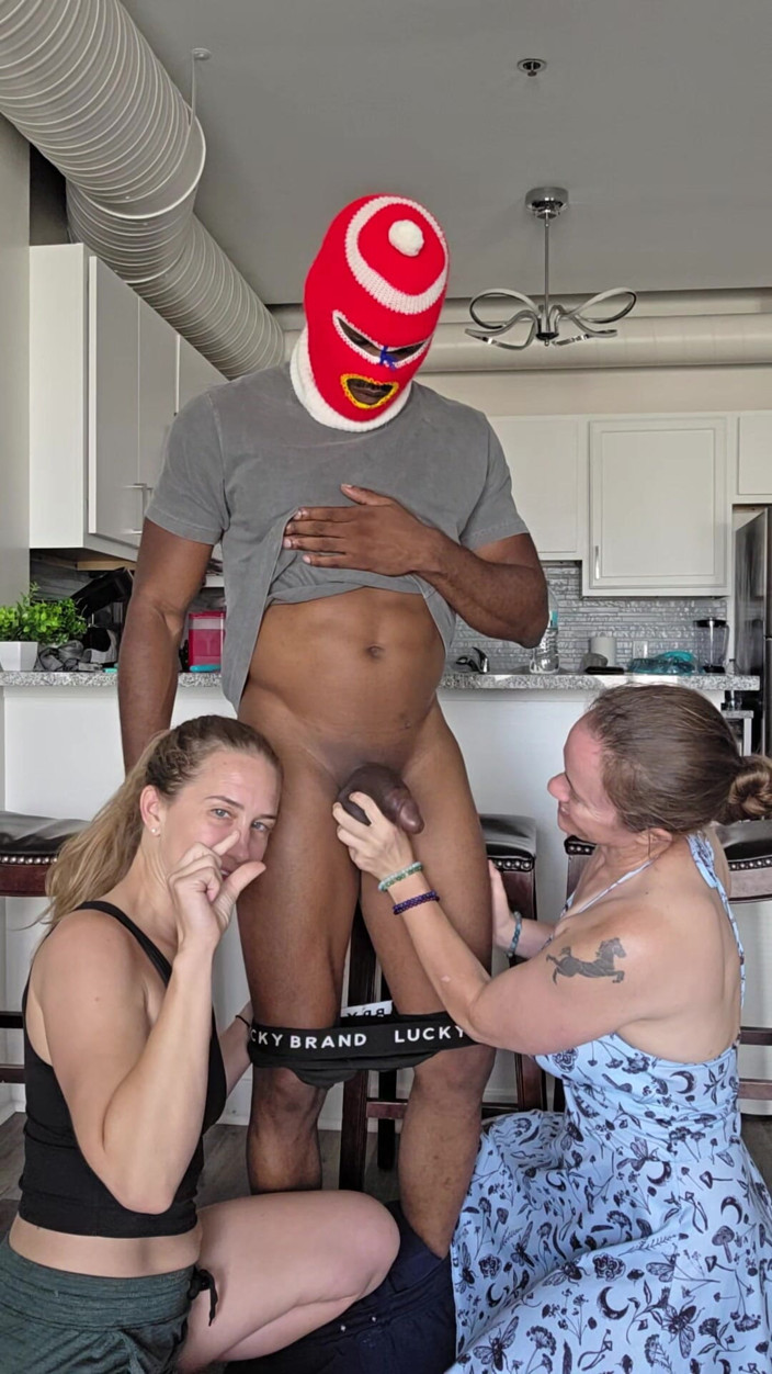 Jackrackemxxx: 2 Sluts Worship BBC in Front of Cuckboy