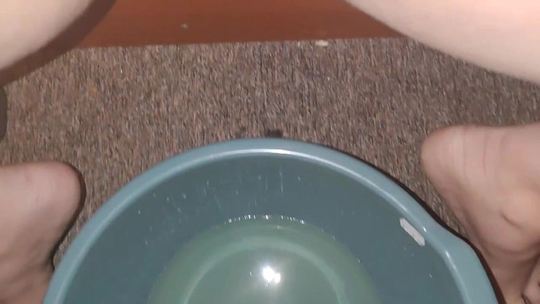 Putarankahotmilf: 10 times pissing on a laver