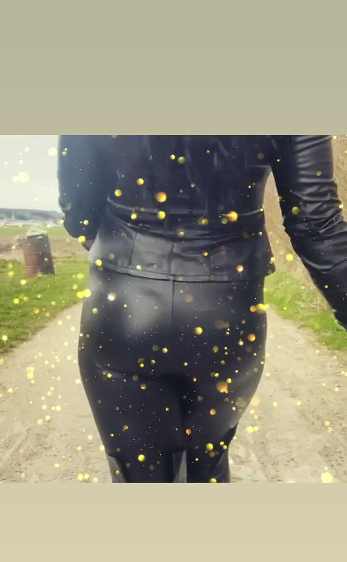 LadyAyse5: Târăște-te în spatele pizdii ei