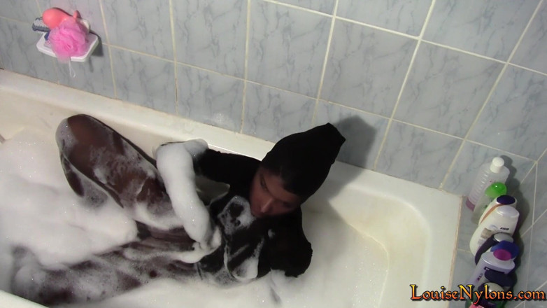 Louise Nylons: Sexy Louise, totally encased in pantyhose getting a bath