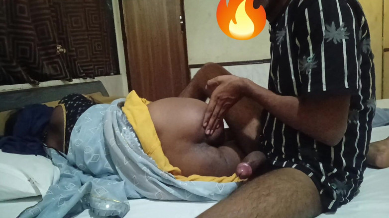 Desi Indian studio: Memek mein dientot habis-habisan sama kontol besar sampai matanya menganga...