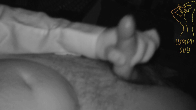 Lymph Guy: 밤에 자기 가지고 노는 장애인 소년