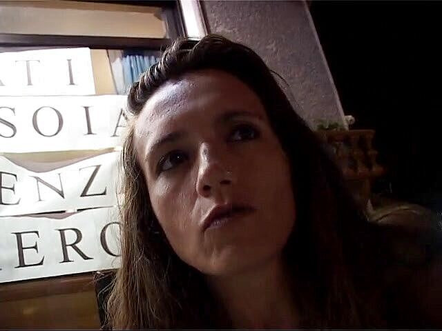 Xtime Network: Geweldige Italiaanse amateur-teef neukt en filmt!