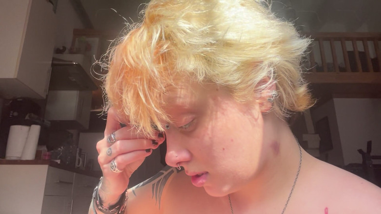 Glitterqueen1999: Goth Girl in the Sun Nose Fetish Nose Rubbing Pig...