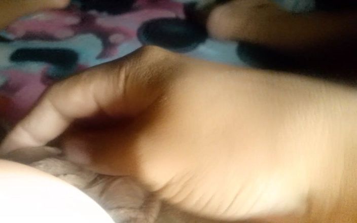 Boylove683: Joven asiática primera vez usando un juguete