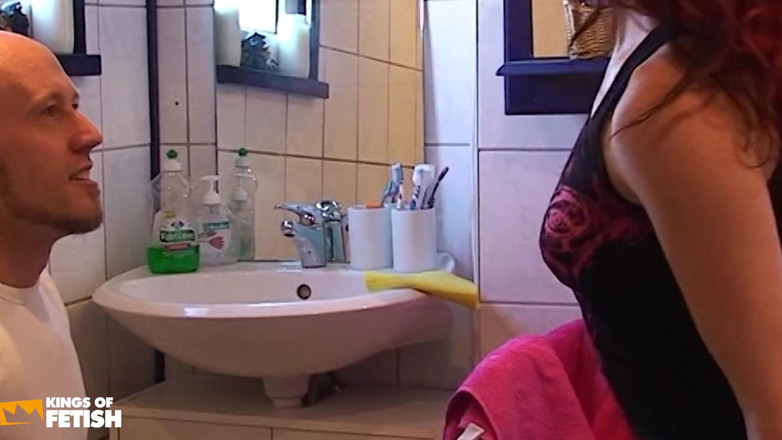Family Role Playing: Zrzka kotě dostane její kundičku bušenou jejím milencem poté, co...