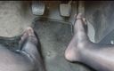 Carmen_Nylonjunge: Esperando no Bahnscrhanke, Nylonfeet