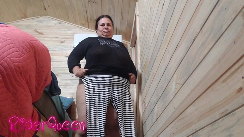 Riderqueen BBW Step Mom Latina Ebony: MiLF doccia nella casa dell'amante dopo aver scopato