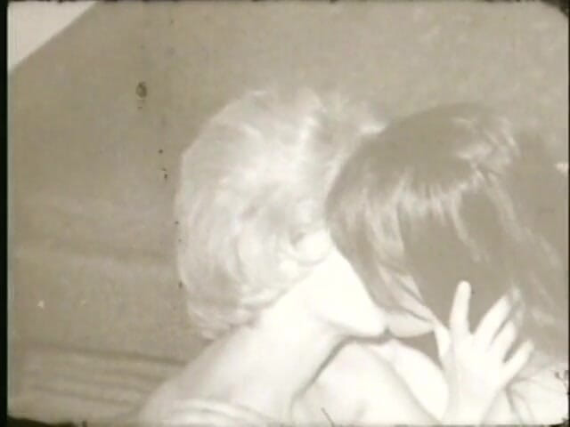 Vintage Usa: Trio interraciale neukpartij met twee sexy meiden