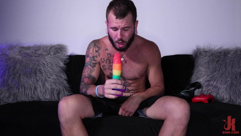 Kinky Bites Gay: Johnny Hill está com fome de pau!
