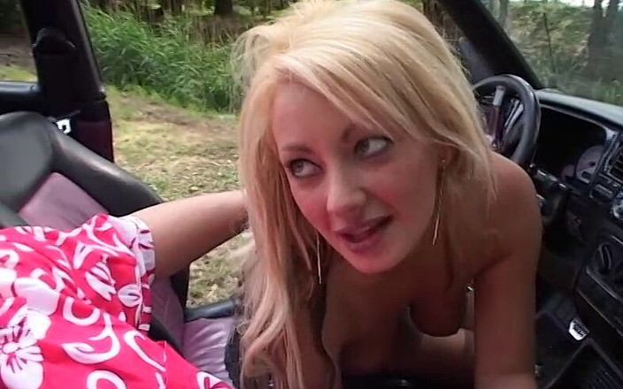 Magmafilm: Arabada beklenmedik üçlü grup seks