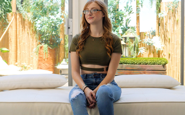 Net Video Girls: Tóc đỏ nhút nhát có cái bang của cuộc đời cô ấy