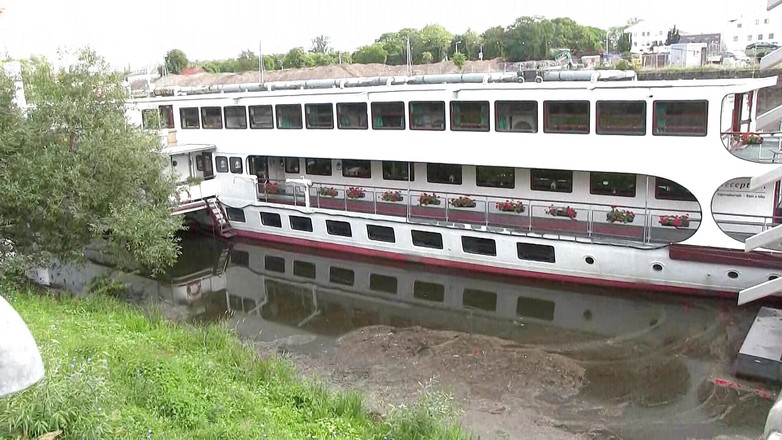 Popp Sylvie: ボートの上のディルドファック