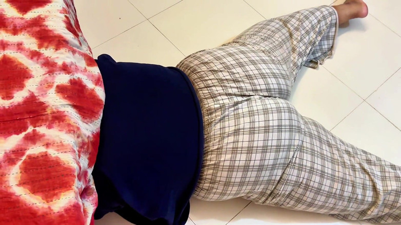 Aria Mia: Gran culo redondo de madrastra musulmana sexy atrapada dentro de...