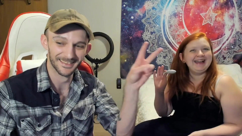 Sin Spice by Sophia Sinclair and Jasper Spice: Animour desempacando el consolador en bragas y la masturbación