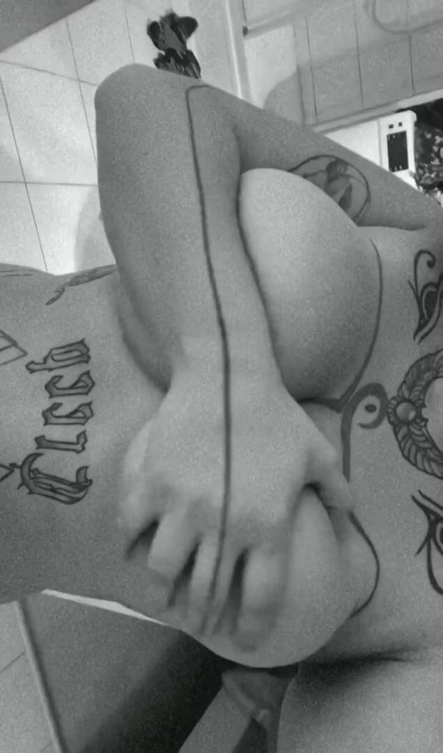 BossAssBiX: Squeezing big titties
