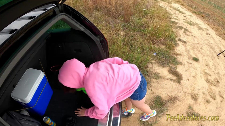 Pee Adventures: Smoking with her bladder full