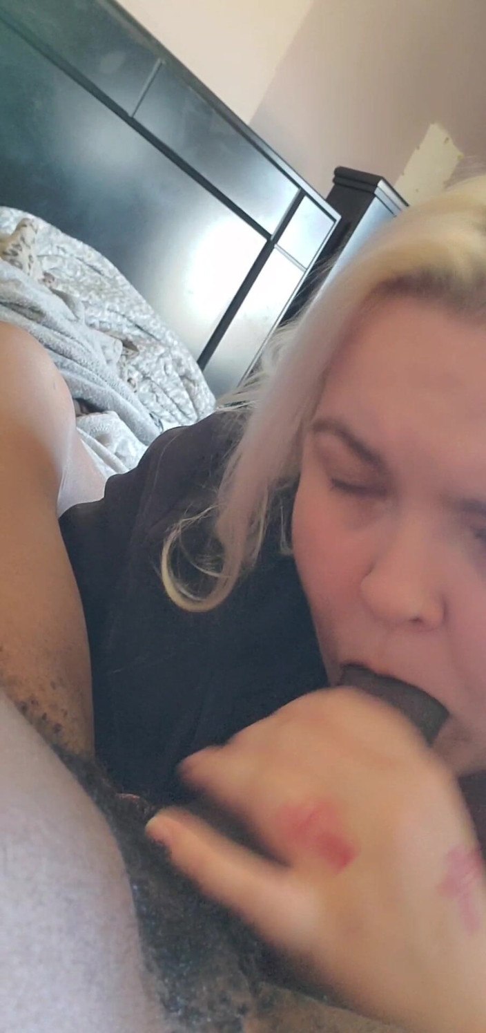 Missi Rae: Chupando seu pau preto grosso