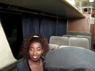 Best Butts: Pelacur kulit hitam disetubuhi di bus